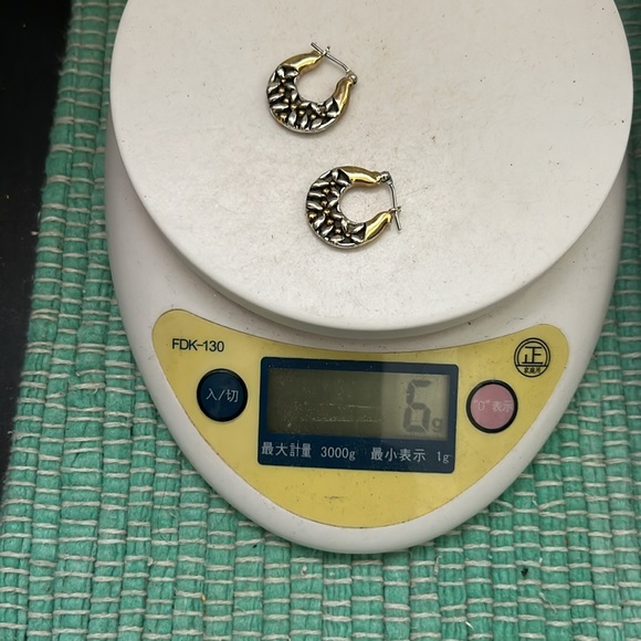 🖤Vtg Hoop earrings - Picture 9 of 9